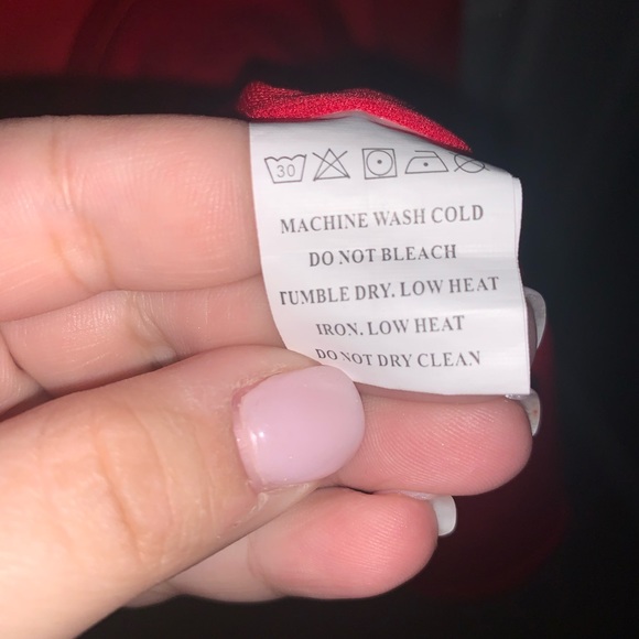 Beautiful red floral off the shoulder dress - Picture 3 of 6